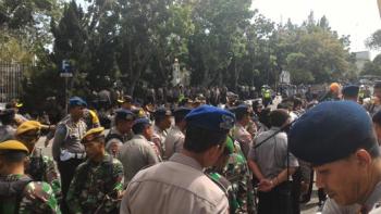 Usai Jumatan, Ribuan Massa Pekanbaru Demo Anti Ahok, Ratusan Pasukan Gabungan Bersiaga